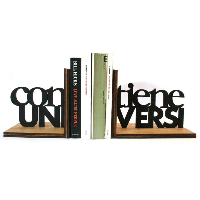 Contiene universi